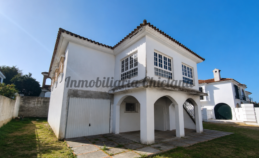 Finca Urbana en el Centro de Chiclana. Gran Parcela y Vivienda para reformar